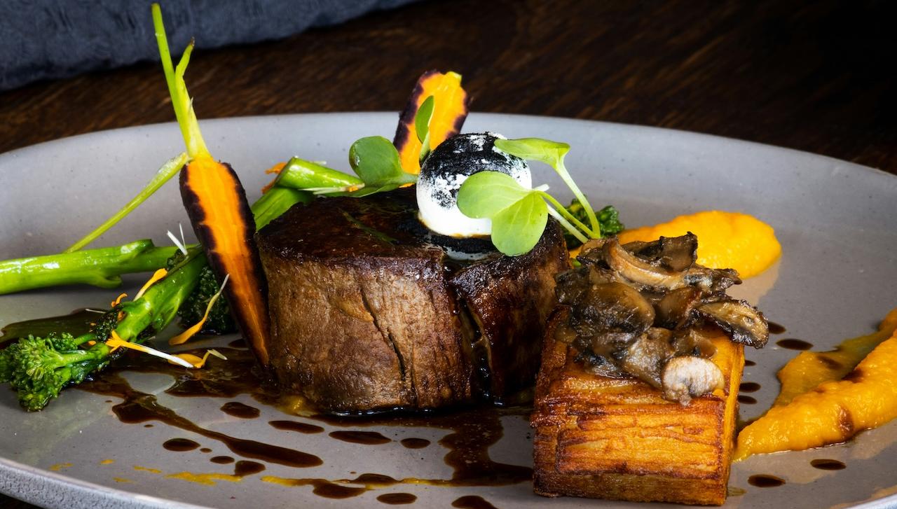 1802 Lounge & Grill Gallery